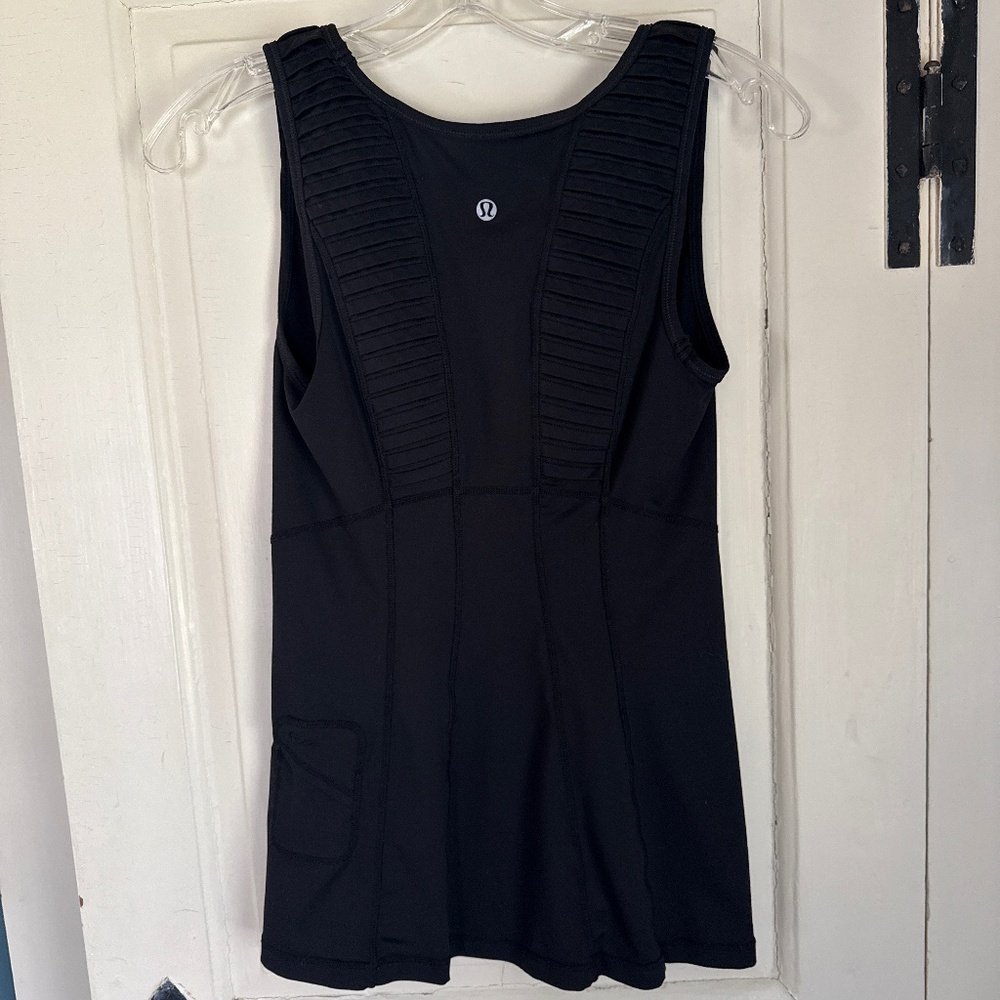 Women’s Lululemon tank
